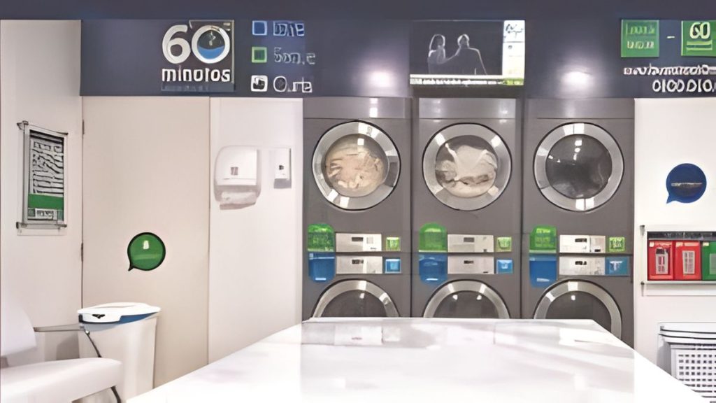 Rede de lavanderias transforma lojas em canal de mídia digital e abre nova frente de receita