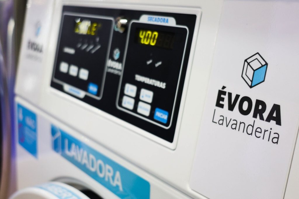 Évora Distribuidora: tecnologia, suporte e resultado para quem opera no mercado de lavanderias